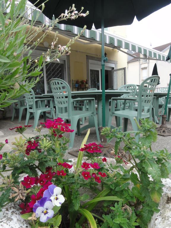 Cafe Hotel De La Gare Champagnole Dış mekan fotoğraf