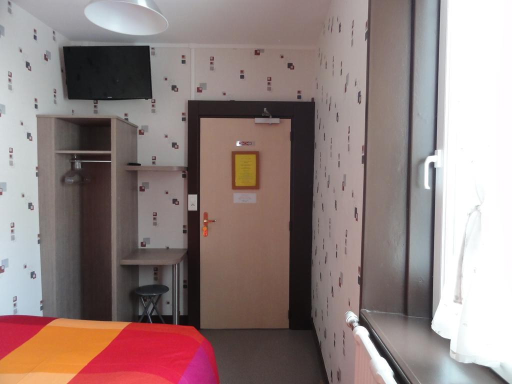Cafe Hotel De La Gare Champagnole Dış mekan fotoğraf