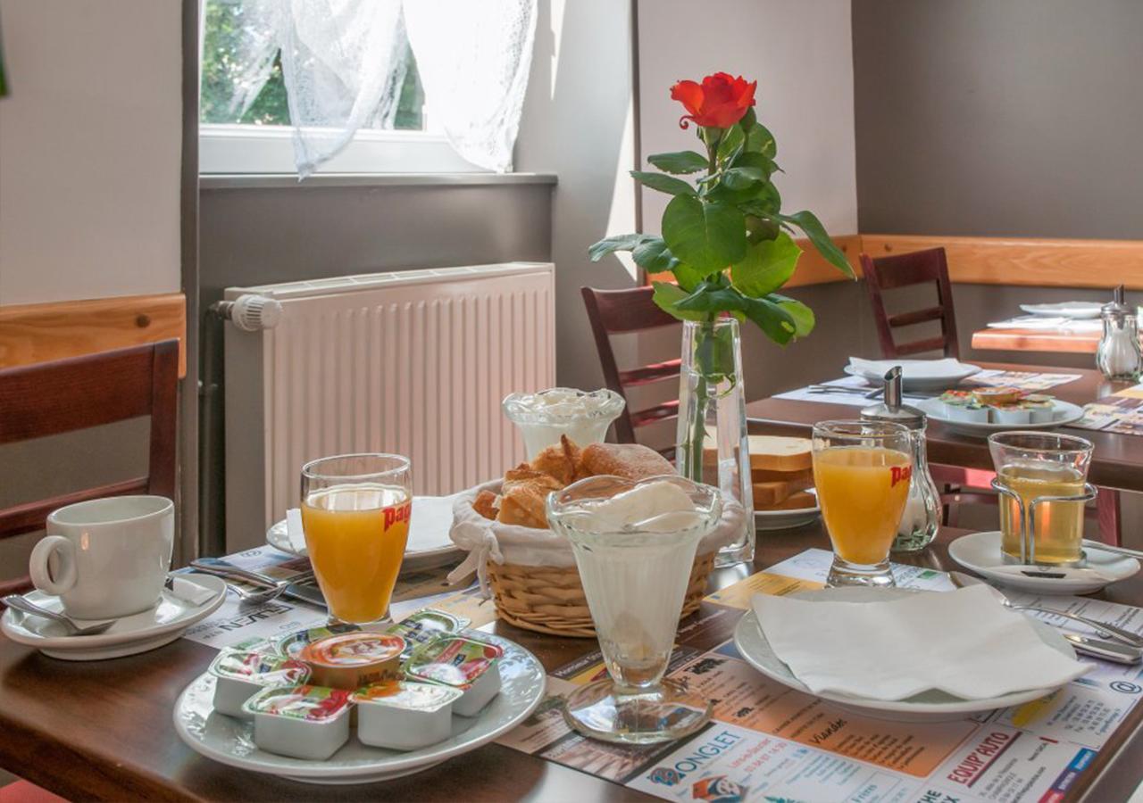 Cafe Hotel De La Gare Champagnole Dış mekan fotoğraf
